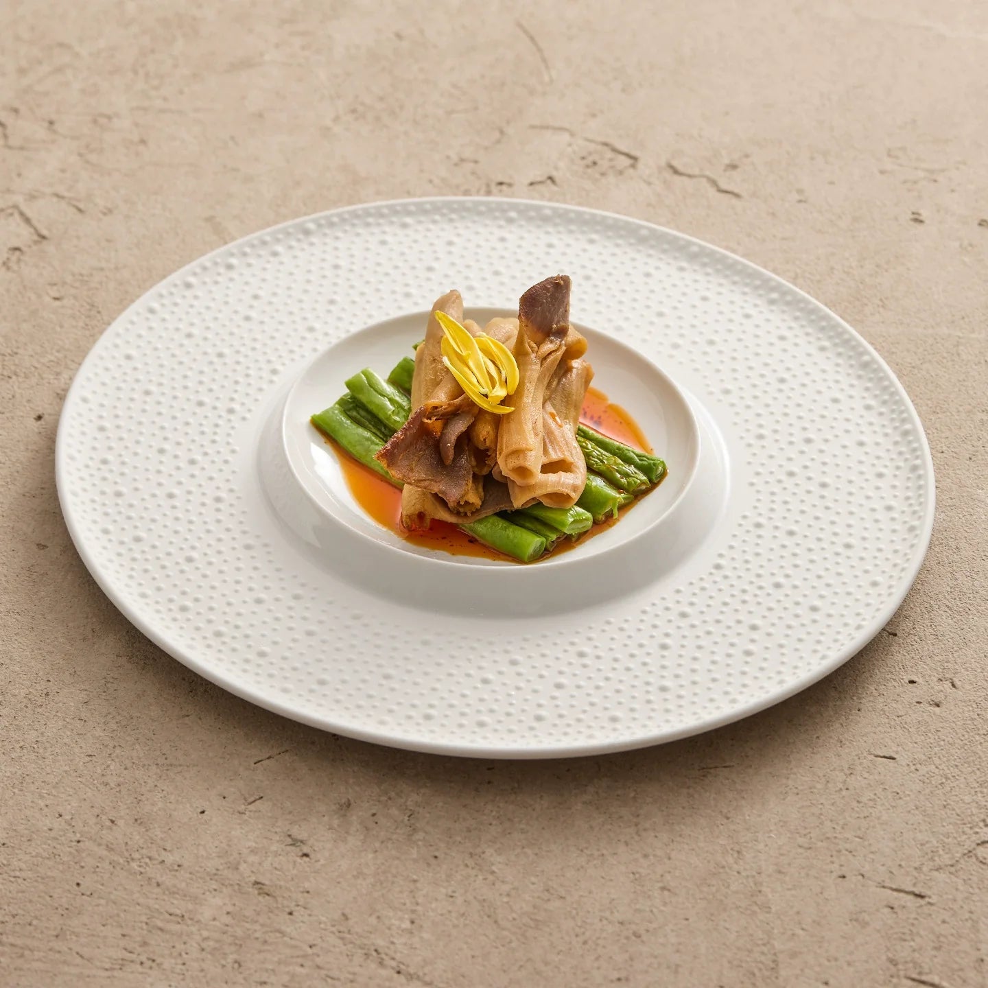 Textured Rim Porcelain Inner Coupe Dinner Plate - Modern Fine Dining.