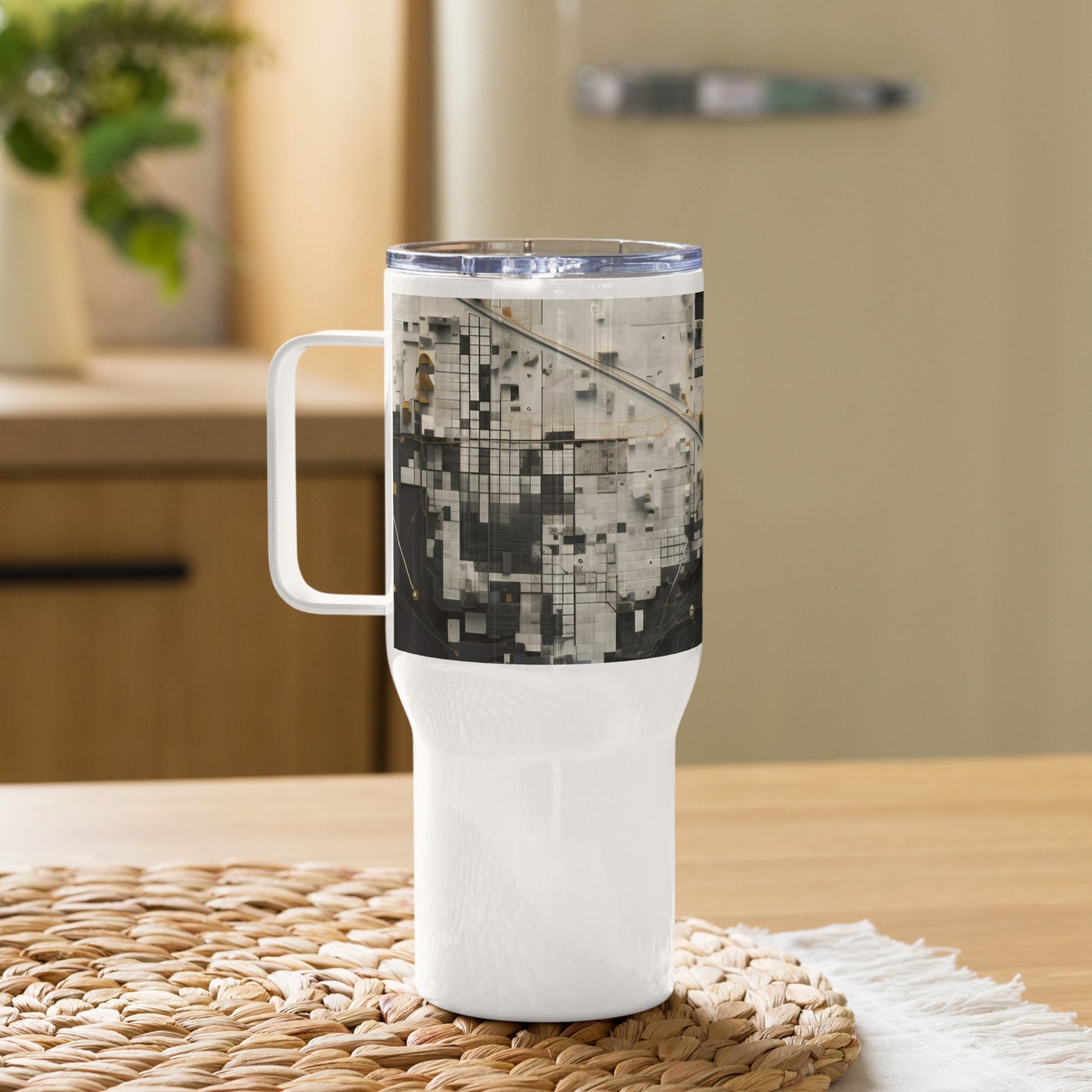 Travel mug with a handle