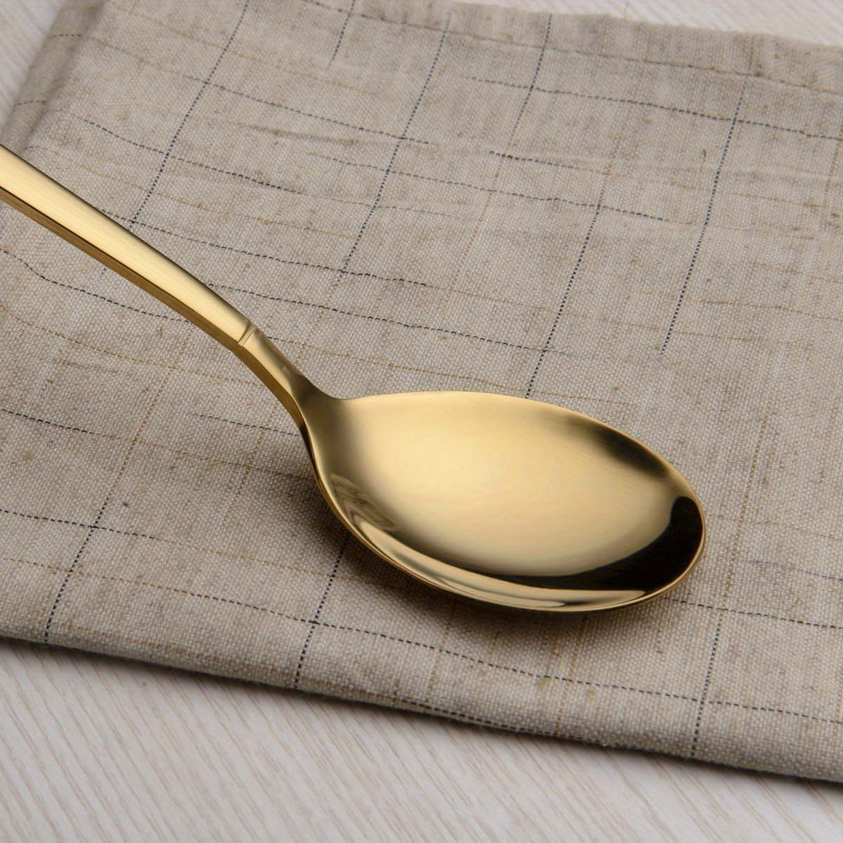 Golden 20pcs Titanium Gold Plated Stainless Steel Flatware Set, 20pcs Golden Silverware Set, Golden Cutlery Set, Elegant Stainless Steel Knife and Fork Spoon, Dishwasher Safe, Service for 4 (shiny Gold)