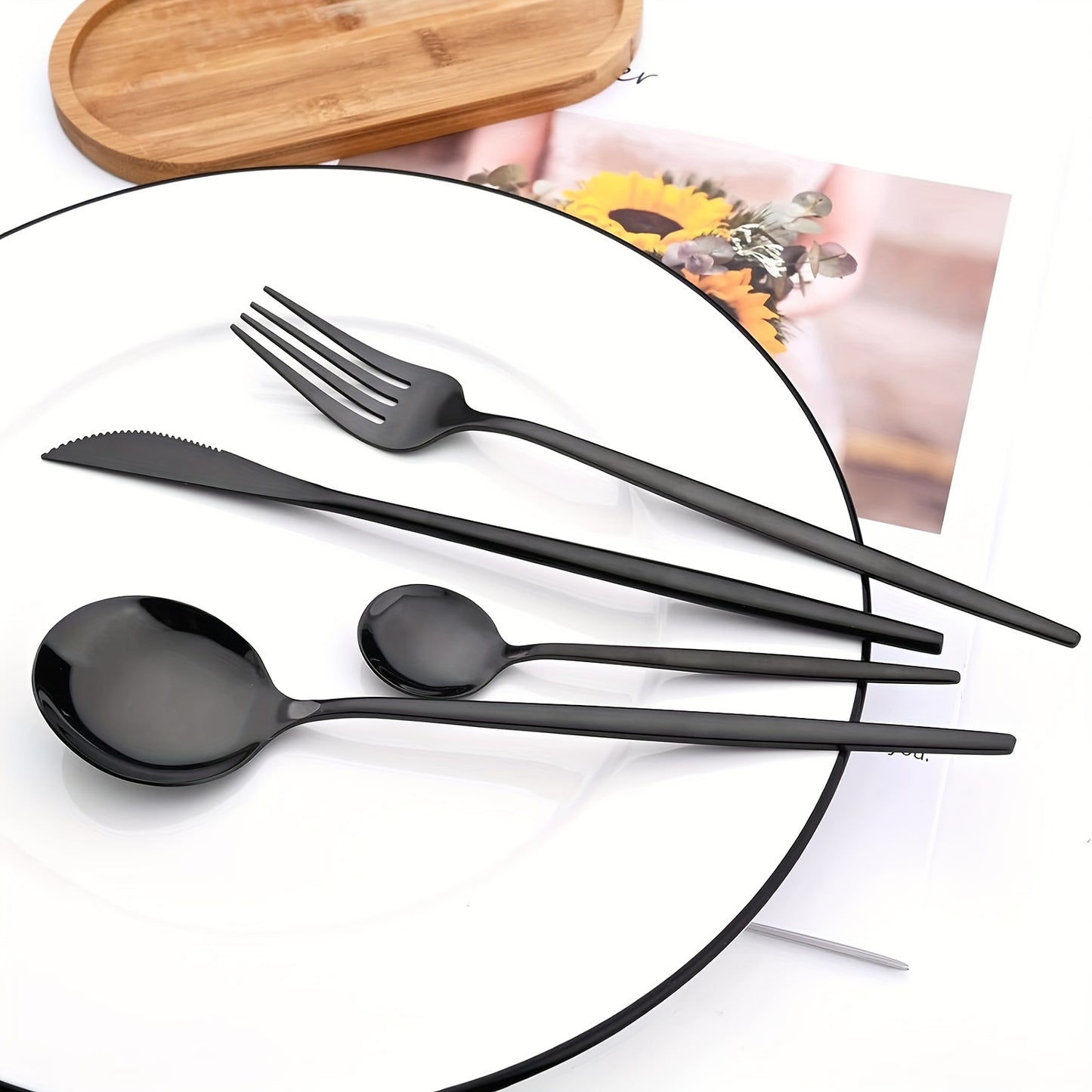Mirror Polished Western Tableware Set 16pcs, Stainless Steel Tableware Set for 4 People, Including 4 Dinner Knives, 4 Dinner Forks, 4 Dinner Spoons, 4 Teaspoons, Suitable for Home Kitchen and Restaurant, Dishwasher Safe