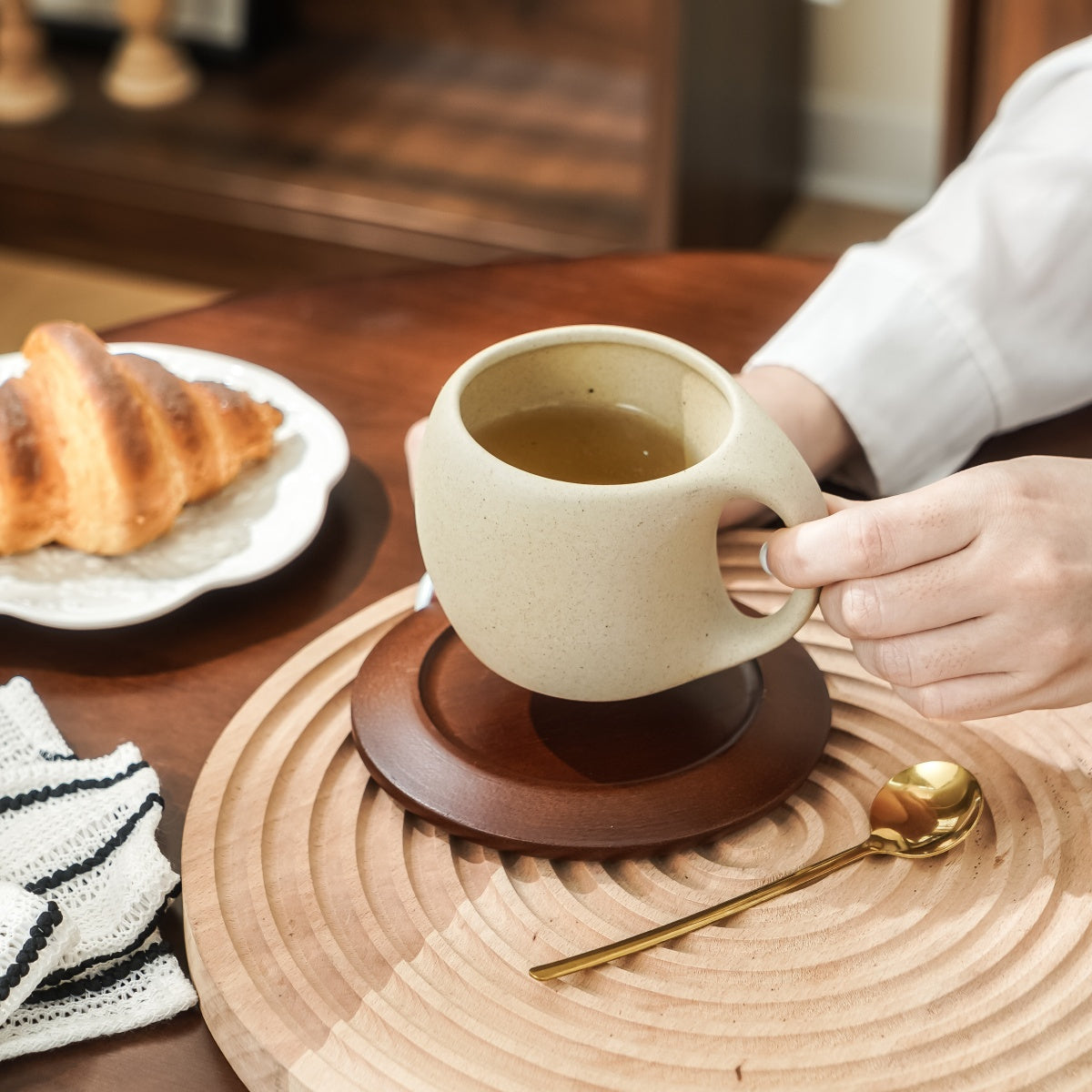 A Set of Ceramic Coffee Cups And Saucers for Home Use, Suitable for The Kitchen, Dining Room, And Living Room. Perfect As a Gift for Drinking Water, Tea, Cold Beverages, And Includes Insulated Mugs for Coffee, Milk, And Fruit