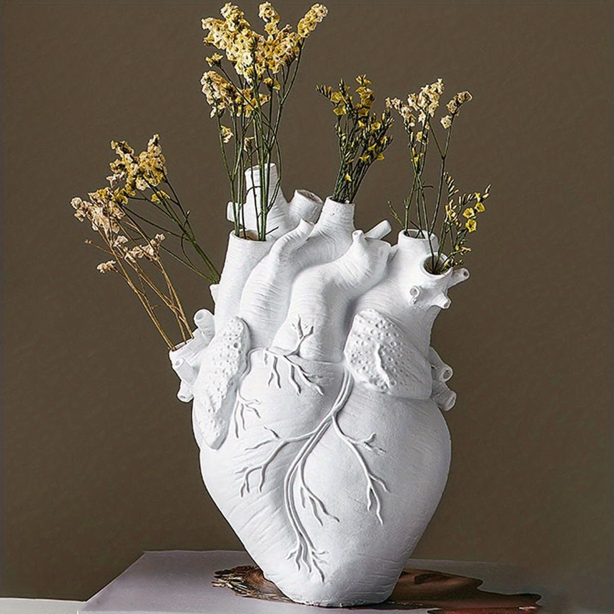 1pc Heart-shaped Resin Ornaments for Desktops and Living Rooms, Including Flower Vases and Dried Flower Arrangements