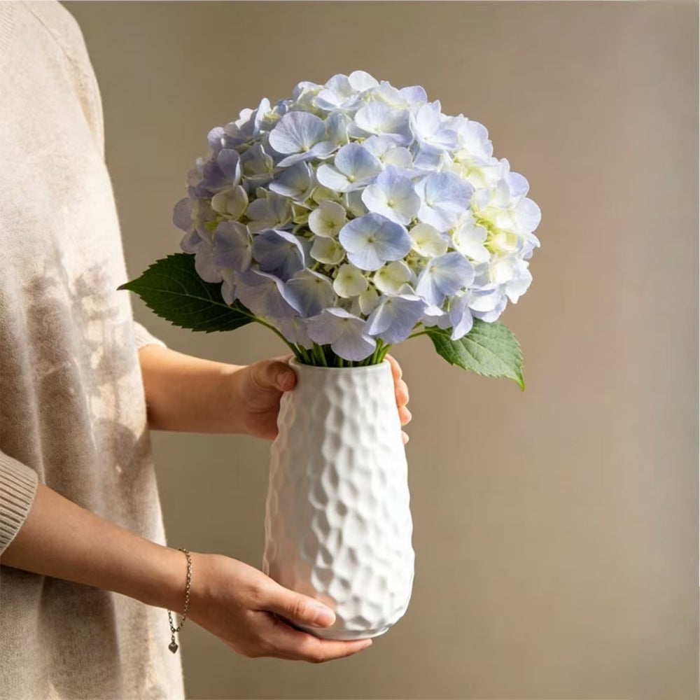 Modern Nordic Bohemian White Hammered Wave Vase - Round Cylindrical Hammered Texture Centerpiece Suitable for Dried Flowers, Artificial Gemstones, Wedding,, Home Decor - Elegant Tabletop Vase for Centerpiece, Plastic Vase