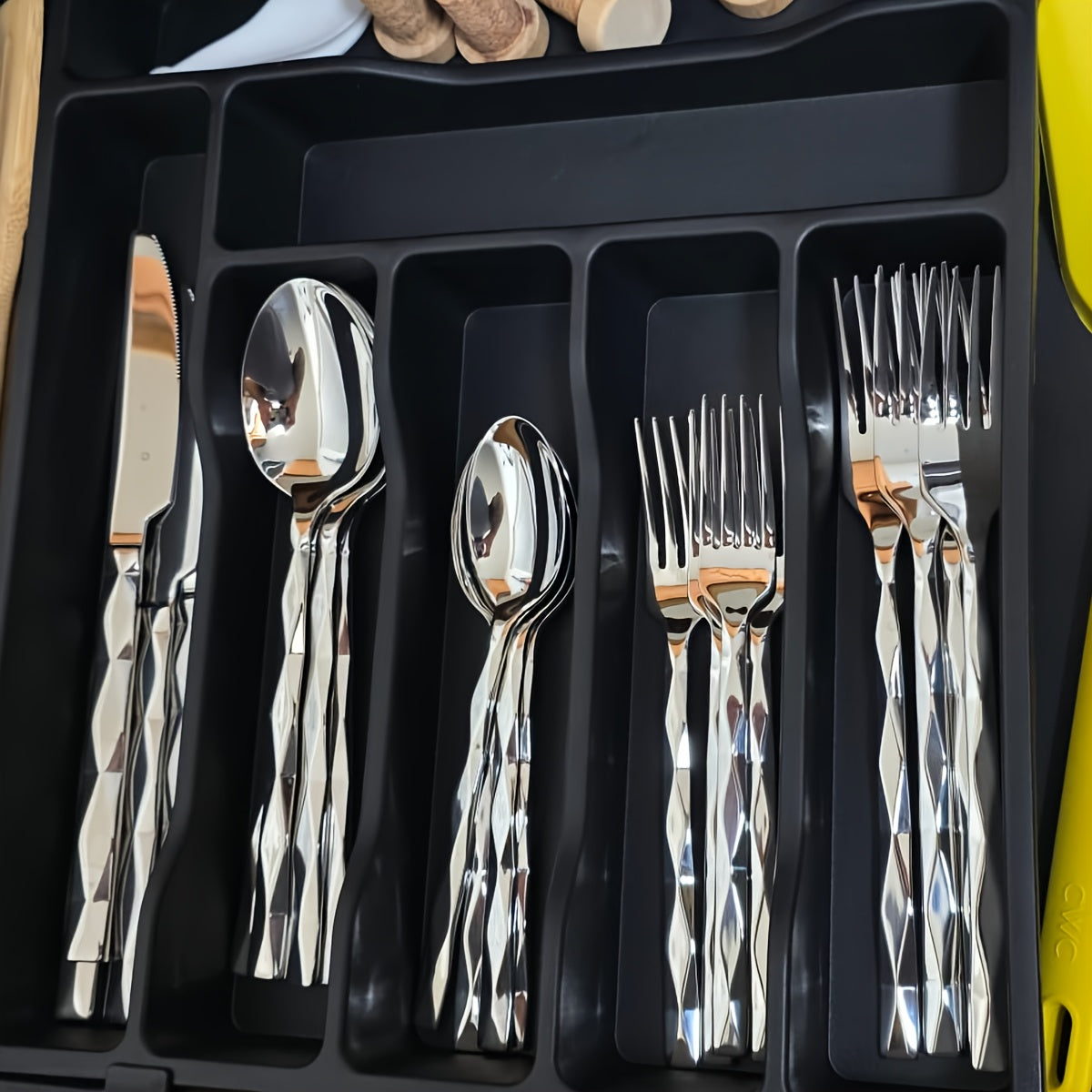 15pcs Silvery Stainless Steel Cutlery Set, Sheshu Mirror Polished Cutlery Set, Diamond Cut Pattern, Suitable for Kitchen, Home, Wedding, Party, Mirror Polished, Dishwasher Safe Christmas Cutlery Set, Kitchen Knives, Wedding B