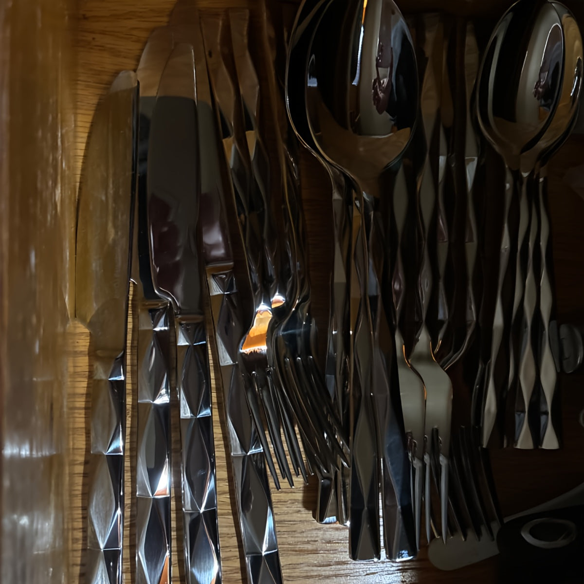 15pcs Silvery Stainless Steel Cutlery Set, Sheshu Mirror Polished Cutlery Set, Diamond Cut Pattern, Suitable for Kitchen, Home, Wedding, Party, Mirror Polished, Dishwasher Safe Christmas Cutlery Set, Kitchen Knives, Wedding B