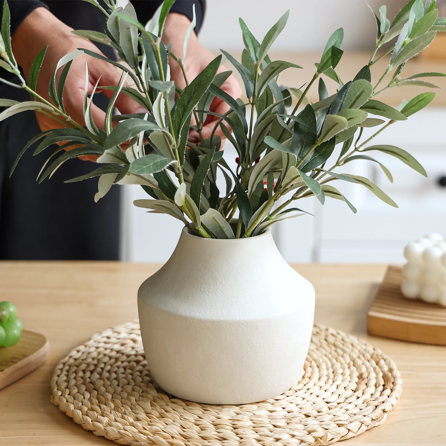 WHONLINE Ceramic Flower Vase 5.3 inch Farmhouse Rustic Vase Decorative Pottery Terracotta Vases for Home Decor Table Mantle Fireplace Living Room Bathroom Wedding Centerpiece