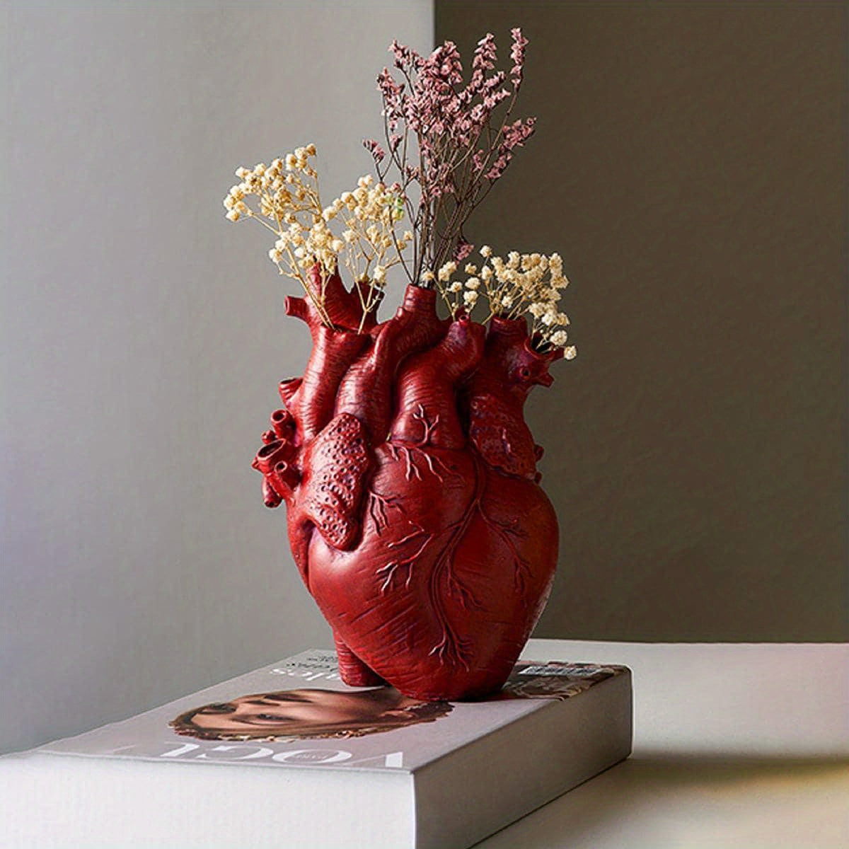 1pc Heart-shaped Resin Ornaments for Desktops and Living Rooms, Including Flower Vases and Dried Flower Arrangements
