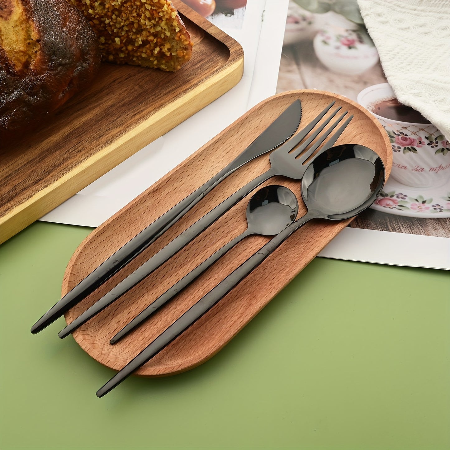 Mirror Polished Western Tableware Set 16pcs, Stainless Steel Tableware Set for 4 People, Including 4 Dinner Knives, 4 Dinner Forks, 4 Dinner Spoons, 4 Teaspoons, Suitable for Home Kitchen and Restaurant, Dishwasher Safe