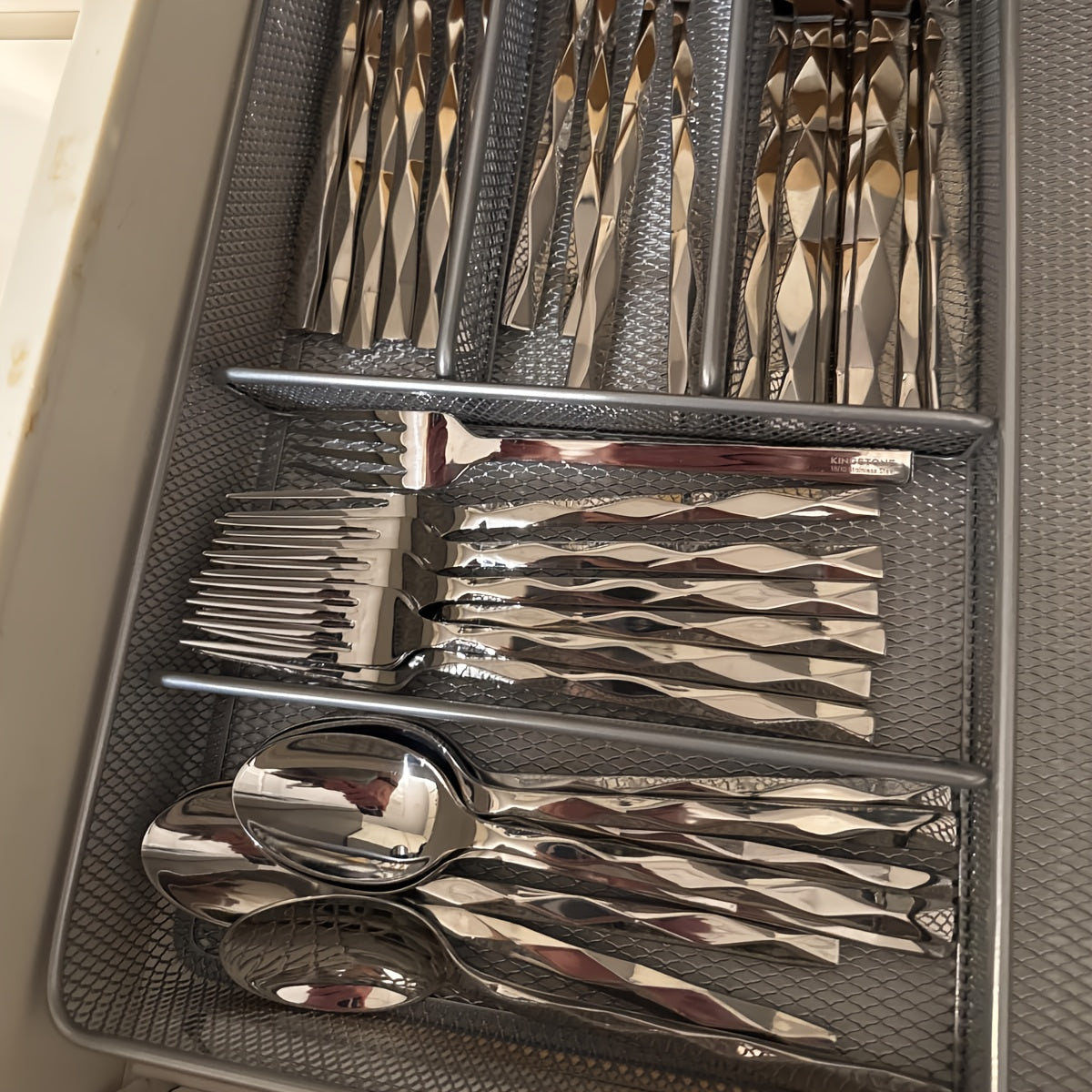 15pcs Silvery Stainless Steel Cutlery Set, Sheshu Mirror Polished Cutlery Set, Diamond Cut Pattern, Suitable for Kitchen, Home, Wedding, Party, Mirror Polished, Dishwasher Safe Christmas Cutlery Set, Kitchen Knives, Wedding B