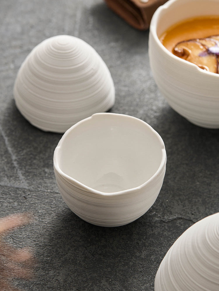 Elegant Egg-Shaped Ceramics Steamer Bowl with Lid for Solo Meals & Dishes Line Pattern Design