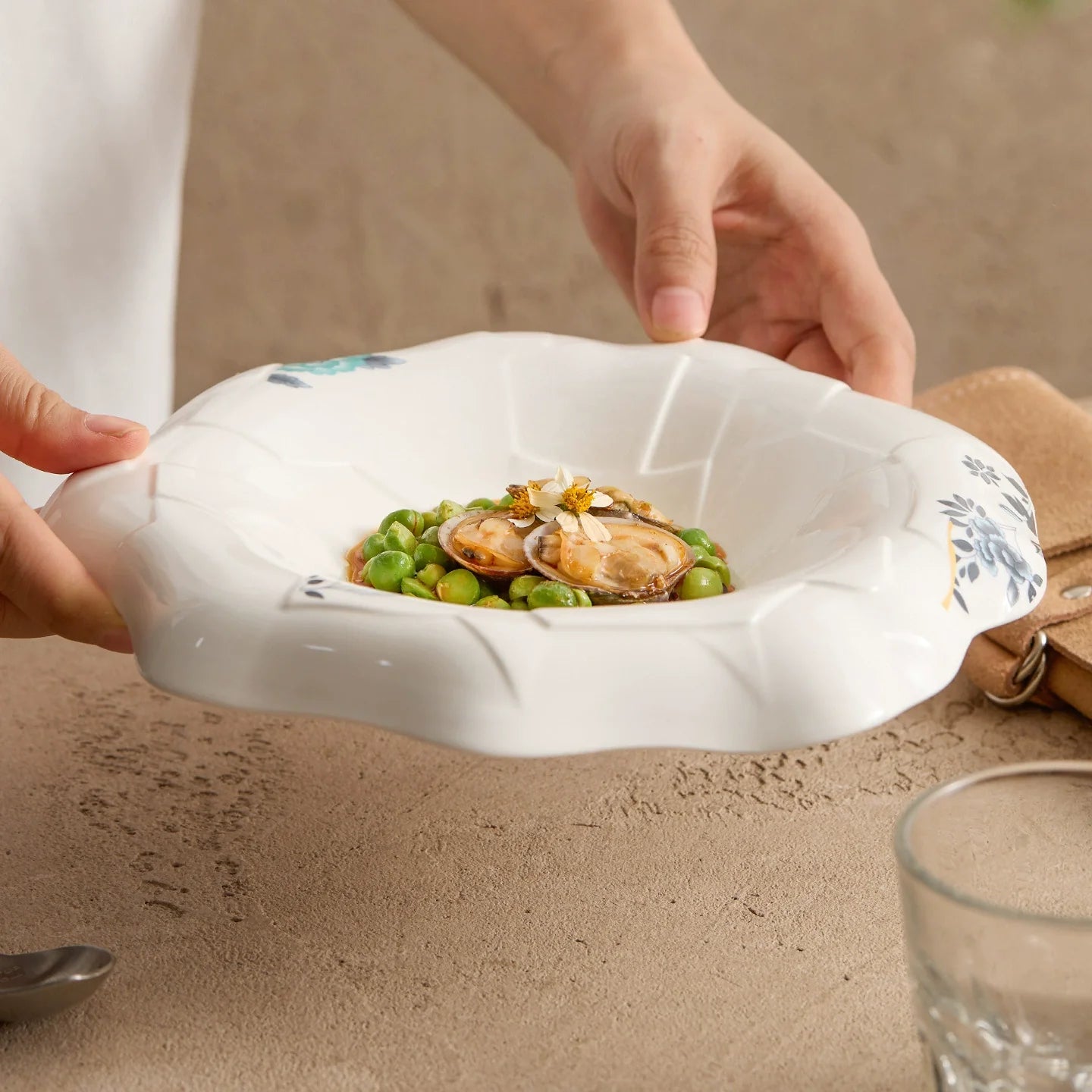 Goseung Bloomflow Porcelain Bowl - Handcrafted Cracked Texture Floral Rim Collection