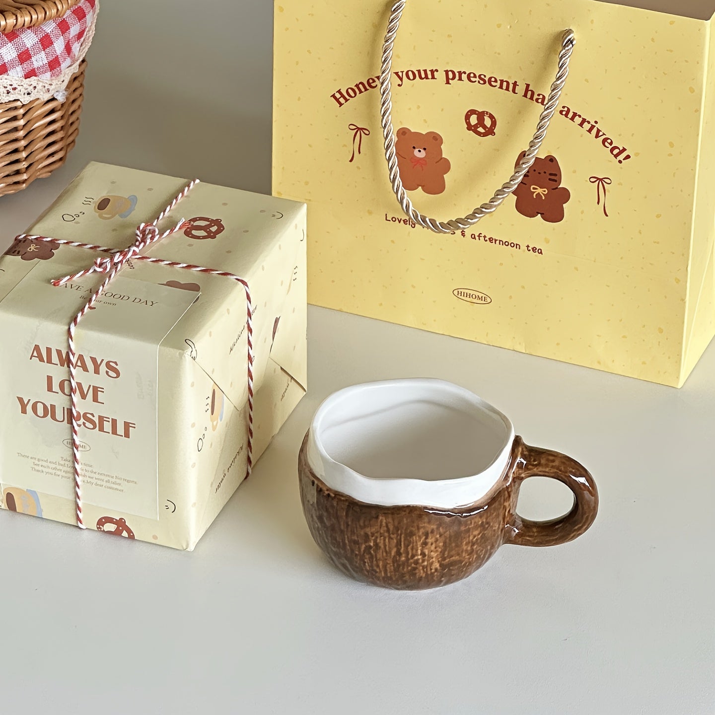 A Ceramic Coffee Mug Designed Like a Coconut Shell, Complete with a Spoon. This Novelty Tropical Mug Is Perfect for Afternoon Tea, Yogurt, And Fruit. It Is Safe for Both The Dishwasher And Microwave