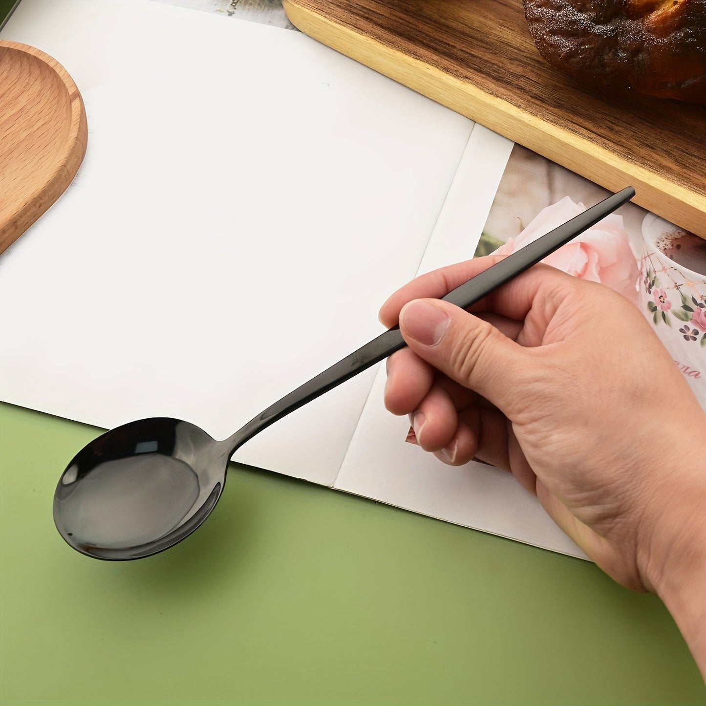 Mirror Polished Western Tableware Set 16pcs, Stainless Steel Tableware Set for 4 People, Including 4 Dinner Knives, 4 Dinner Forks, 4 Dinner Spoons, 4 Teaspoons, Suitable for Home Kitchen and Restaurant, Dishwasher Safe