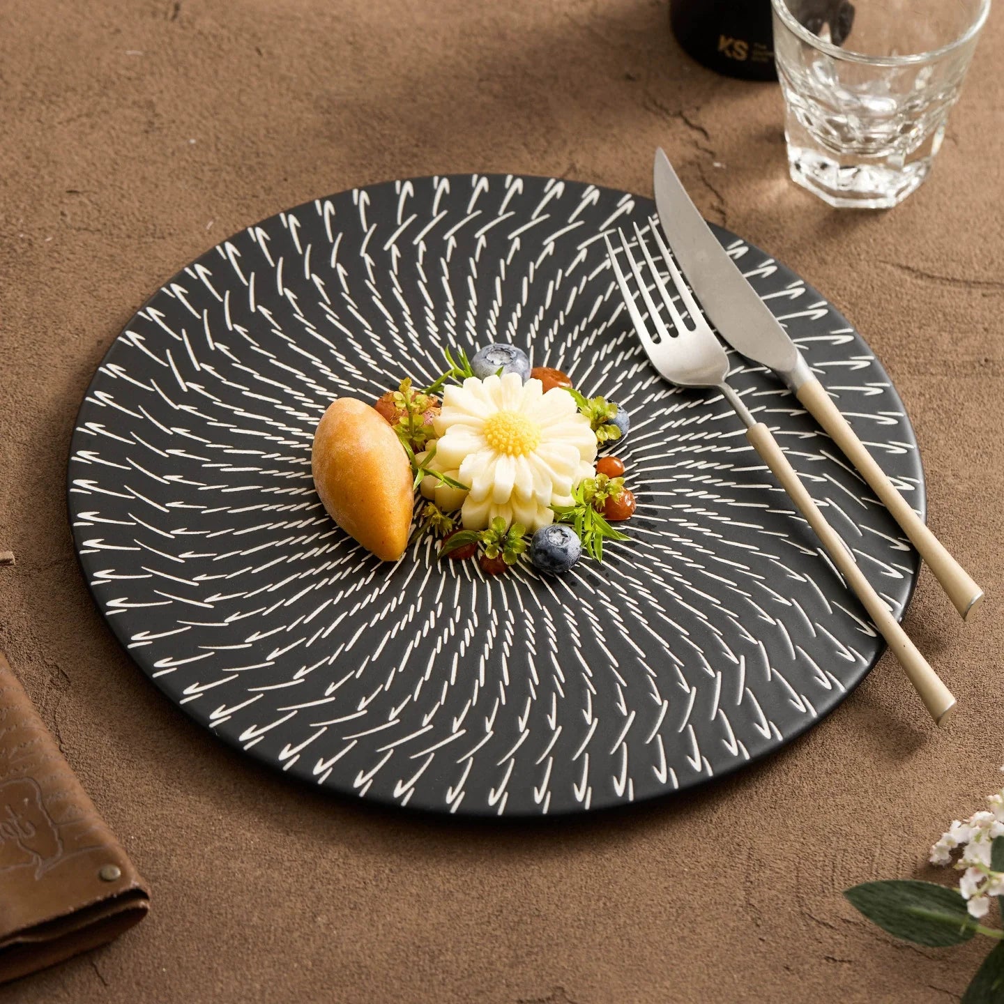 Luxury Ceramic Dinner Plate Black Pattern 10.75"